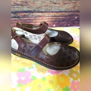 Alegria Clogs